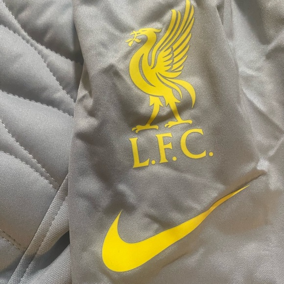 Liverpool Nike 2021/22 Drill Performance Raglan Quarter Zip - Picture 6 of 8